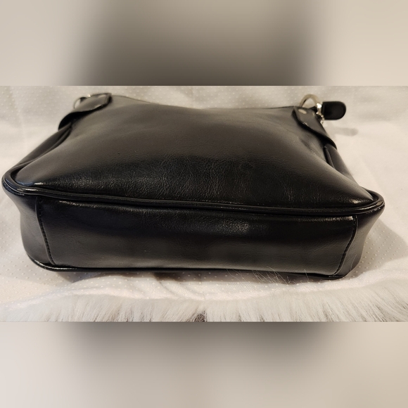 Chenson Handbag. Color Black. - Picture 9 of 13